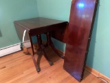 Duncan Phyfe style mahogany dining table w/ two leaves.