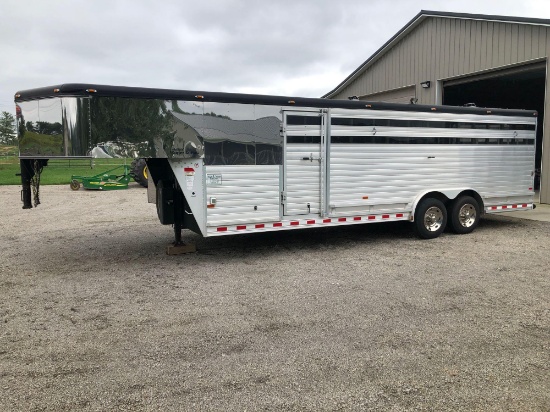 2008 Sundowner 32 ft. livestock trailer.