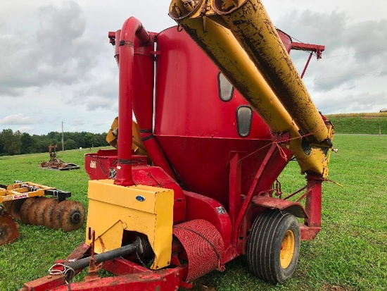 Good NH 355 grinder mixer ext. screen hyd. with electronic scales