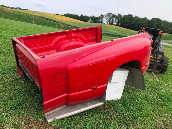 2007 Dodge Dually truck bed with tailgate, has some dents