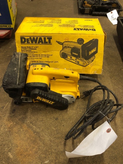 DeWalt Heavy Duty 3x21 in. Belt Sander