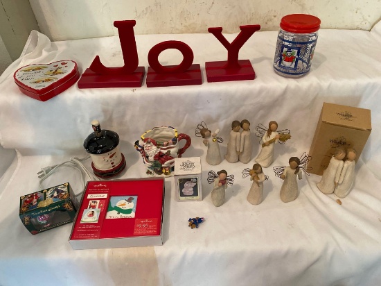 Christmas decor incl. Willow Tree angels, cards, Joy letters, Fitz & Floyd Santa pitcher