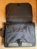Targus briefcase for laptop computer & other accessories. 17.5