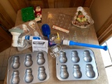 Christmas figure baking pans, Black & Decker Scumbuster Extreme cleaner.