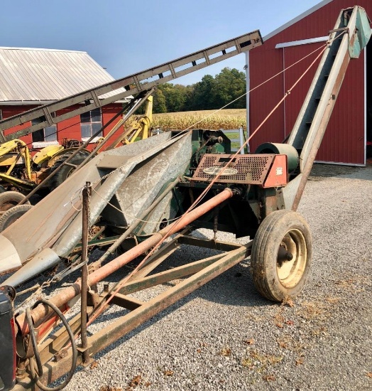 New Idea 323 Single-Row Corn Picker