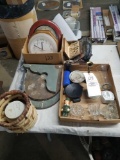 Clocks, bathroom items, glassware