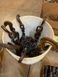 Bucket of Chains with Hooks