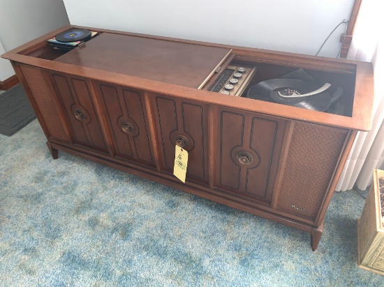 Magnavox Record Player w/ Records (approx. 30)