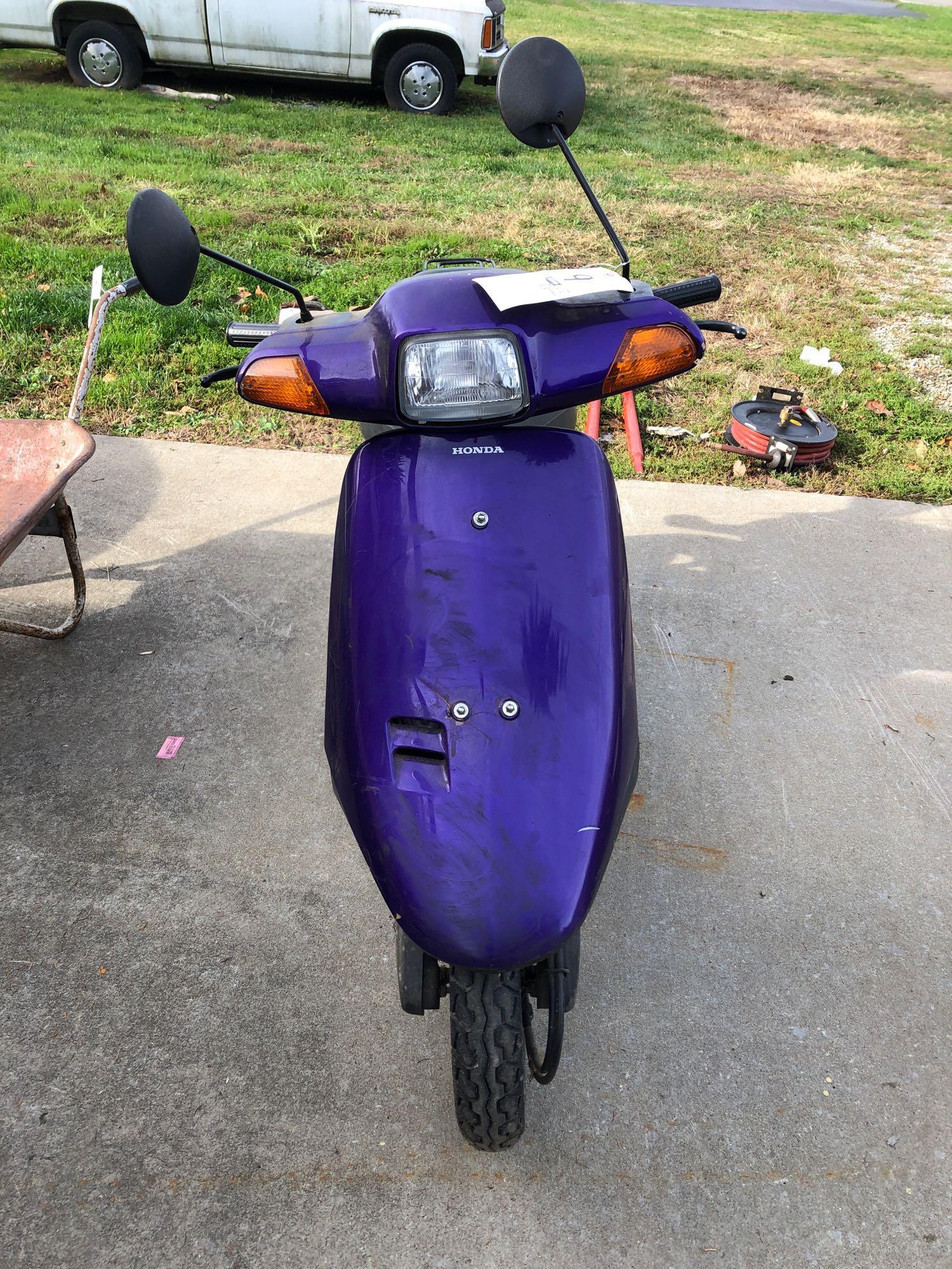 1996 Honda Elite SR motor scooter | Proxibid