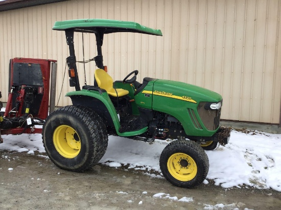 John Deere 4520. 4wd. 3,296 hours. Turf tires. 1 remote. Hydrostatic