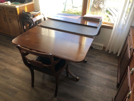 Drexel Furniture 3pc Dining Room Suit, Table and 6 Chairs Open to Approx. 88inches with Leaves