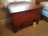 Early footed lift-top blanket chest with 1 drawer