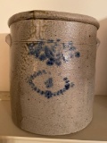 Blue decorated #4 stoneware crock w/ handles, 11.5