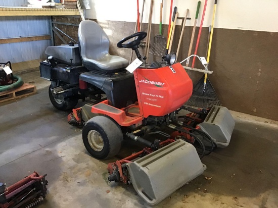 Jacobson Greens King plus mower. 18 hp Vanguard engine. 967 hours. Runs