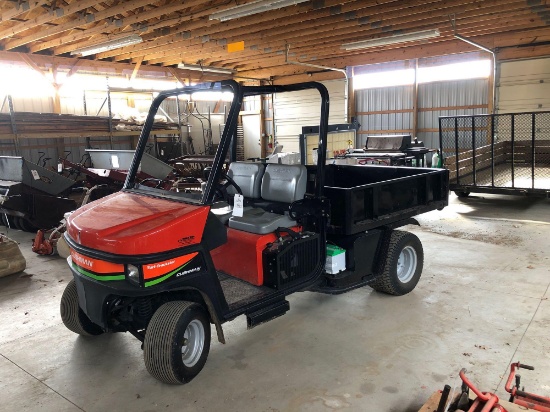 Cushman Turf-Truckster - w/ hydraulic 5? dump bed - Gas engine