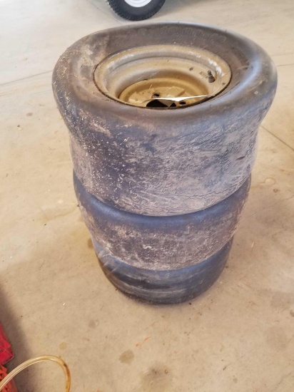 3 tires mounted 20x10.00-10