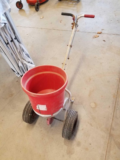 Lawn spreader