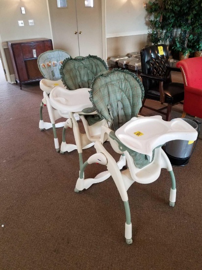 3 plastic highchairs
