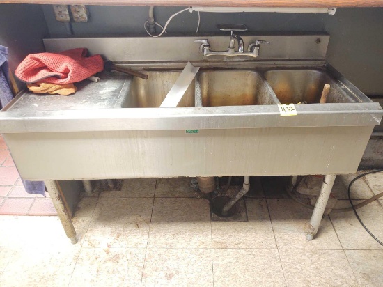 Three-Bay stainless steel sink