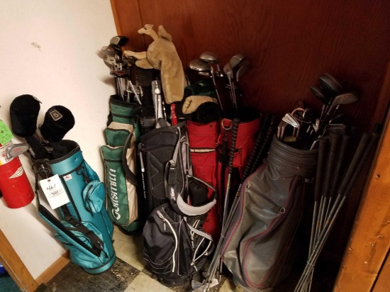 7 golf bags with assorted mixed clubs