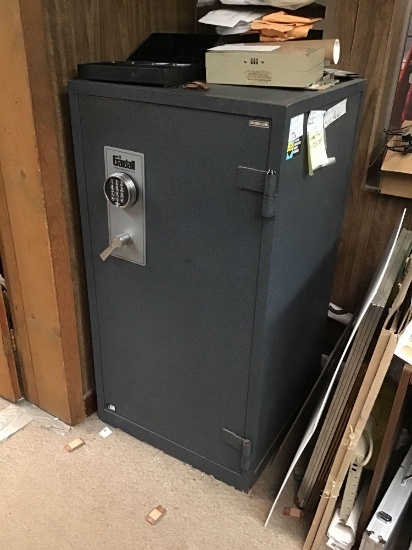 Gardall floor safe. With main combo. Internal safe is open but no combo. (Contents not included).
