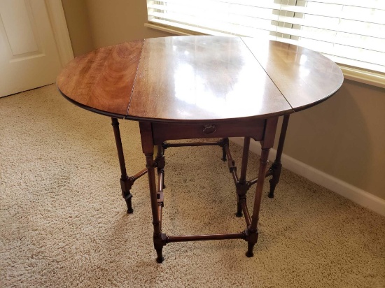 Stratton Old Towne Drop-Leaf Side Table