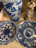 4 ceramic plates, vases, only plate is marked