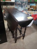 Drop-leaf table