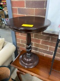 Round lamp table