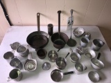 Assorted ant. toleware and tin measuring cups, molds, ladles, etc