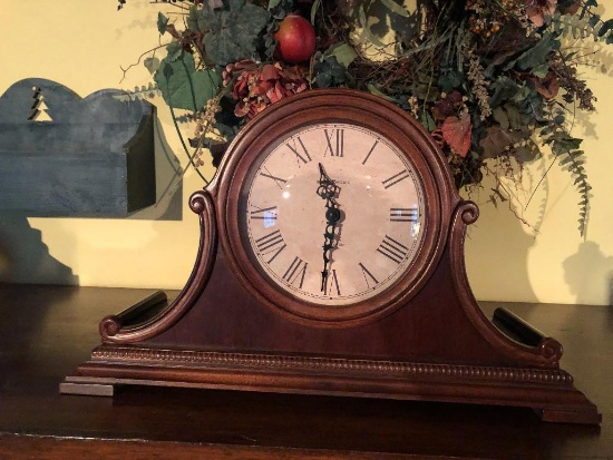 Battery operated Howard Miller mantle clock with dual chime