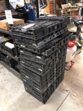 Collapsible plastic crates