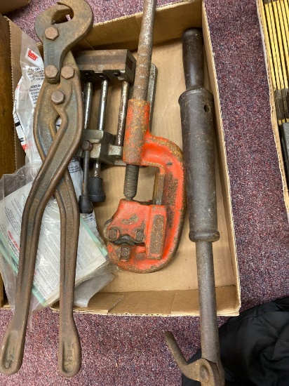 1 flat tools, nail puller, vise, pipe cutter, pliers