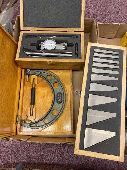 Machinists tools, dial indicator