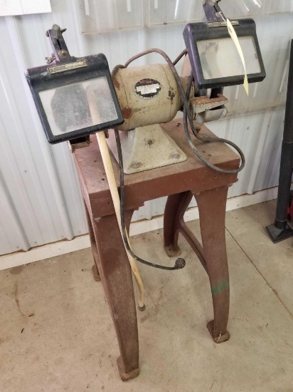 Tool line pedestal grinder with heavy cast iron base