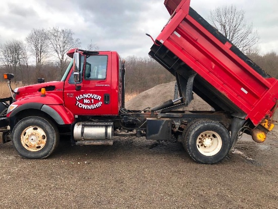 One-owner 2003 Int. 7500 HT 530 single-axle dump truck with Ace 10' steel bed