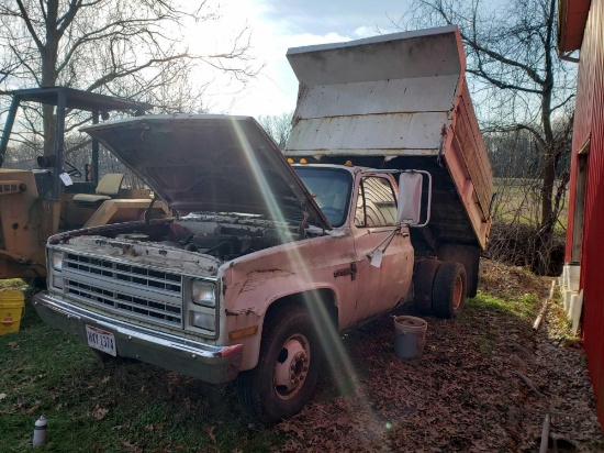 1986 Chevy Custom Deluxe C30 Dump Truck