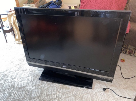 LG 42" flat screen HD TV, 2006 mfd., swivels