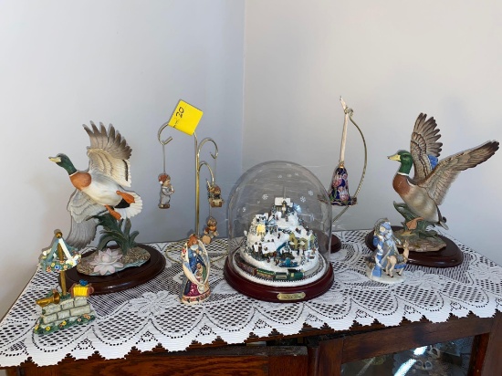 Kinkade globe - figurines