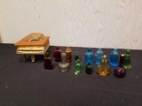 Piano music box and miniature decorative bottles