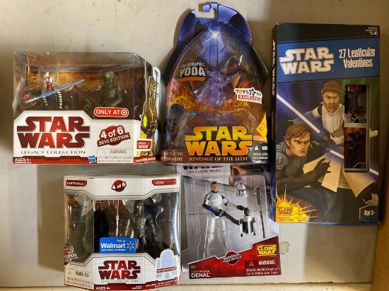 4 Star Wars action figures and 1 box valentines