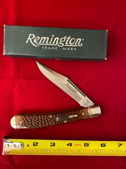 1992 Remington #R1253 pocket knife w/ box.