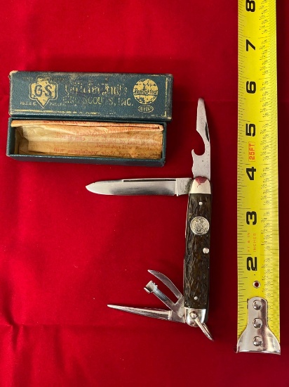 Remington Girl Scout knife #RS4233, has original box.