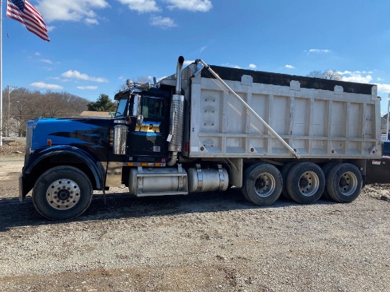 1994 Freightliner Tri-axle with 19' alum dump bed