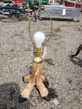 Antelope feet lamp