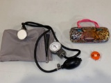 Sphygmomanometer, cat face purse, 
