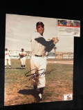 Willie Mays signed 8 x 10 photo.