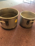 2 metal soup stock pots