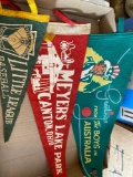 3 Pennants vintage