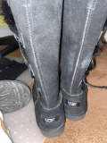 Black UGG boots, with bag, cleaner, 1 random black boot